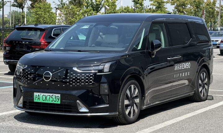 Volvo EM90 (2024–2026) nuotrauka