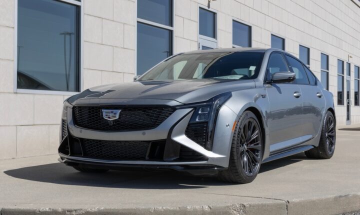 Cadillac rankomis nudažys jūsų CT5-V Blackwing specialia spalva už 60 000 eurų