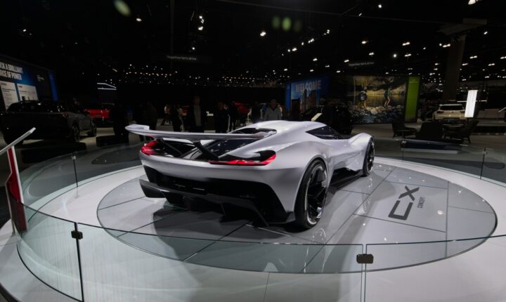 Chevrolet pristato dar du Corvette koncepcinius automobilius, kuriuos bus galima vairuoti Gran Turismo žaidime