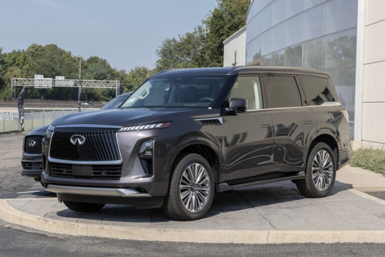 Infiniti QX80 Track Spec ir QX80 Terrain Spec – dvi to paties medalio pusės