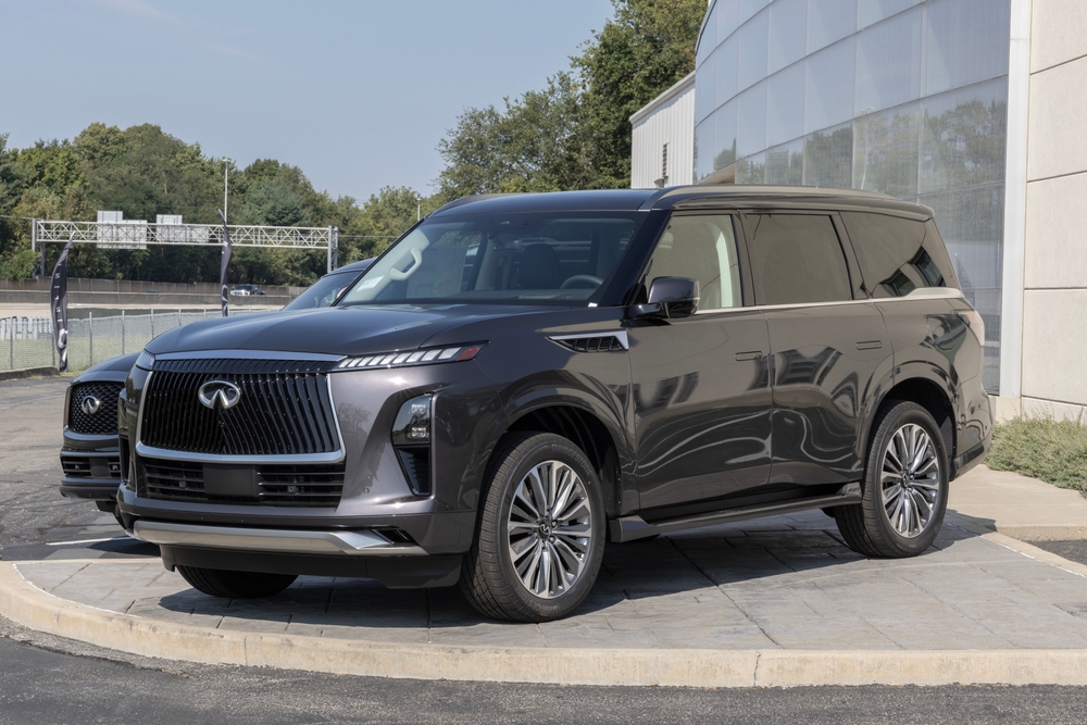 Infiniti QX80 Track Spec ir QX80 Terrain Spec – dvi to paties medalio pusės