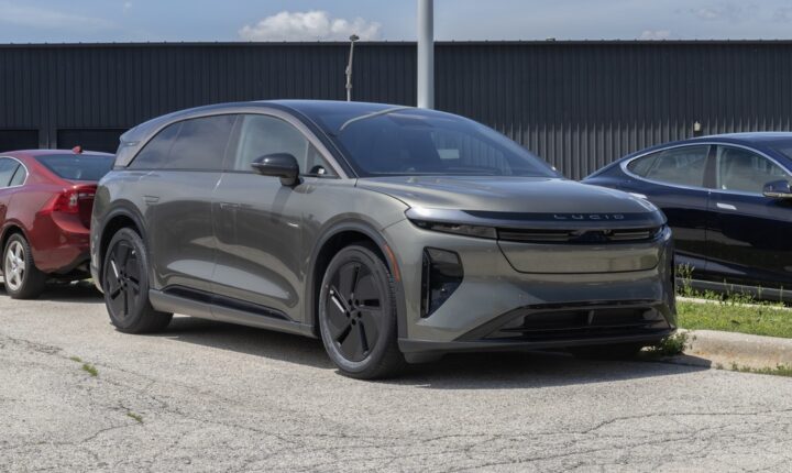 Lucid Gravity X koncepcija siekia užkariauti bekelės pasaulį