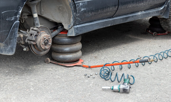 Kodėl kai kurios padangų parduotuvės atsisako aptarnauti automobilius su ratų tarpikliais