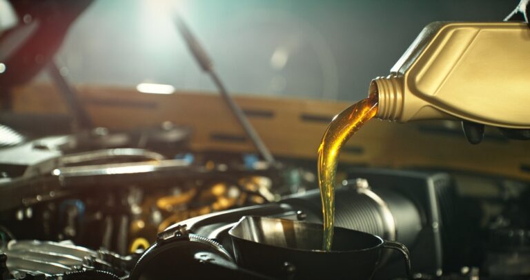 Kodėl naujuose automobiliuose kasetinius alyvos filtrus pakeitė užsukami filtrai?
