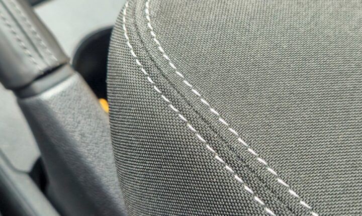 Subaru StarTex medžiaga iš esmės yra hidrokostiumas jūsų sėdynėms