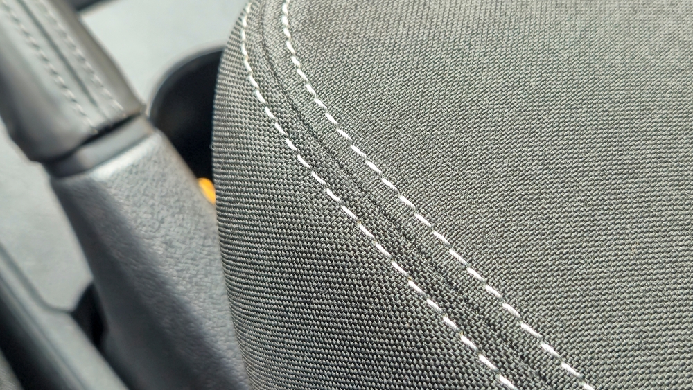 Subaru StarTex medžiaga iš esmės yra hidrokostiumas jūsų sėdynėms