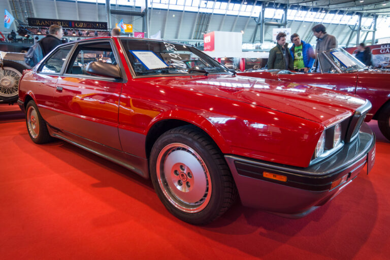 Koks tavo mėgstamiausias 1990-ųjų automobilis?