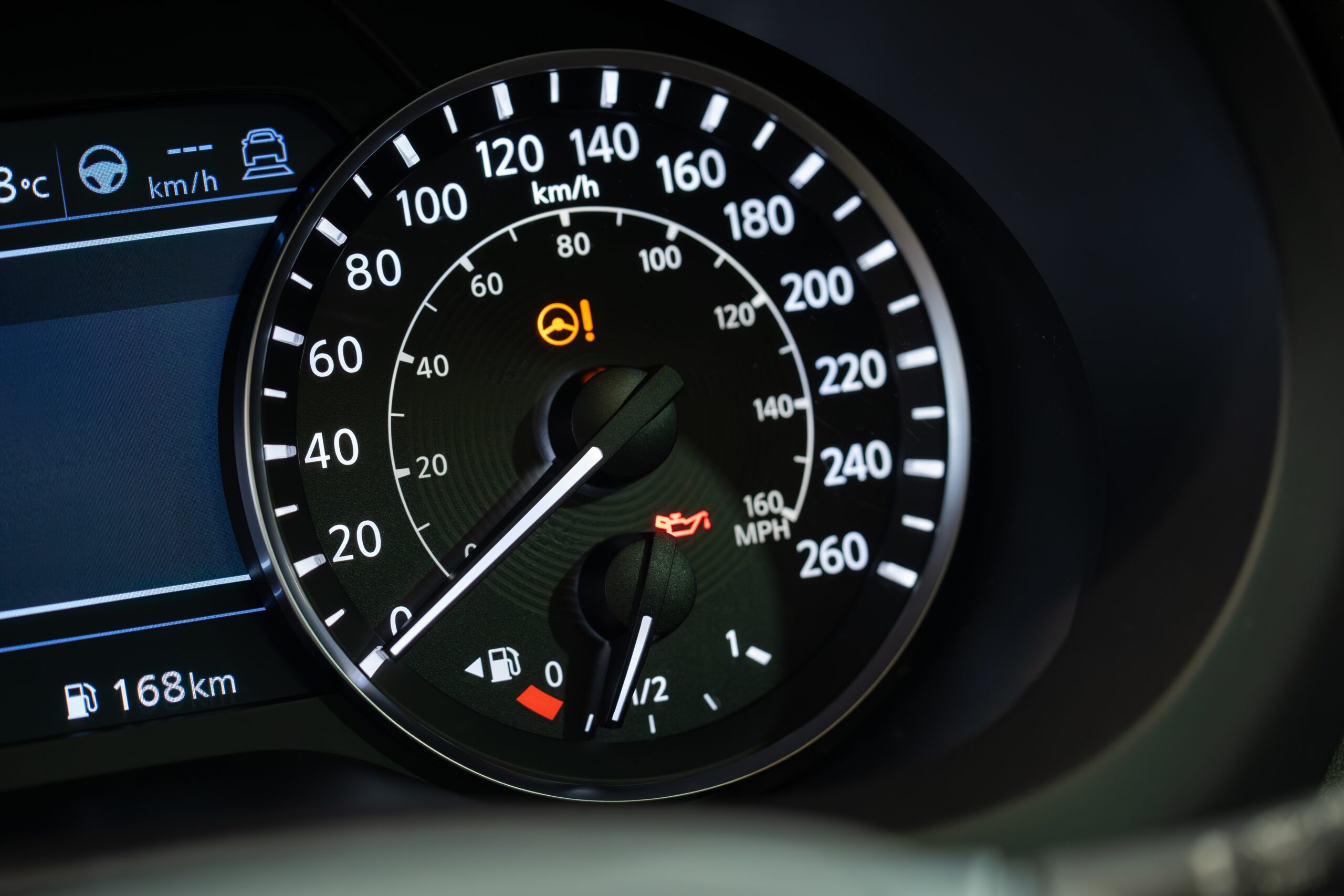 Automobilio skydelio ženklai – ką reiškia spalvos ir kada sustoti