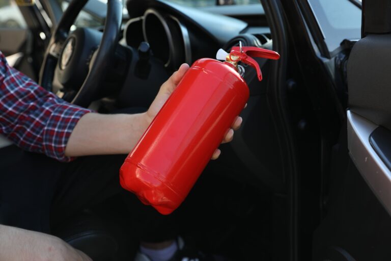 Kaip pasirinkti ir prižiūrėti automobilio gesintuvą