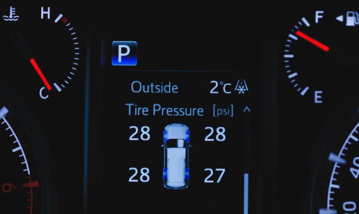 TPMS perspėjimas ragina patikrinti slėgį, o ne tik išjungti lemputę
