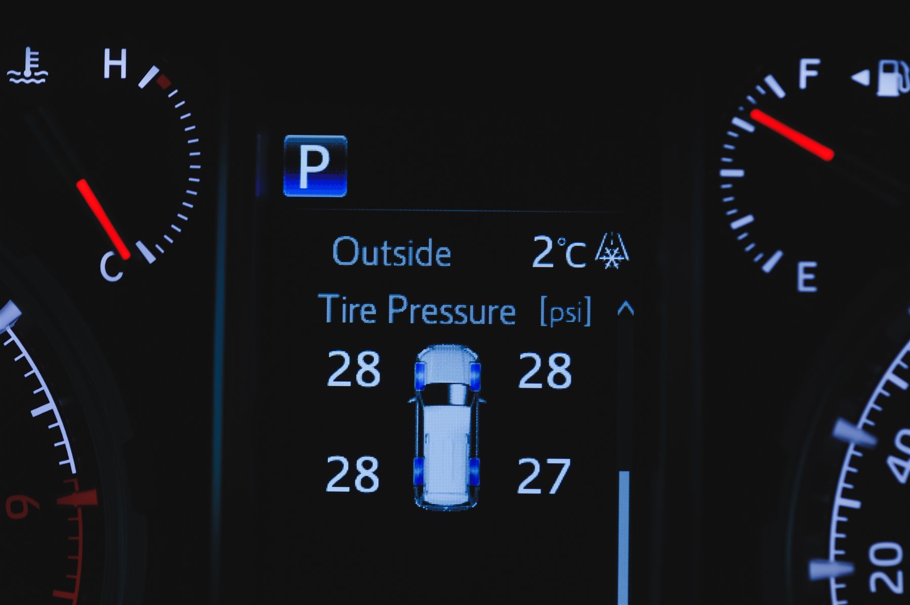 TPMS perspėjimas ragina patikrinti slėgį, o ne tik išjungti lemputę